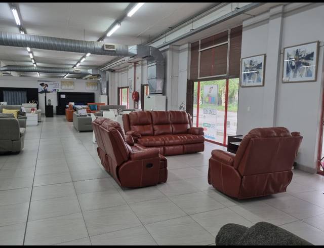 1,271M² RETAIL TO LET IN RIVERSIDE PARK